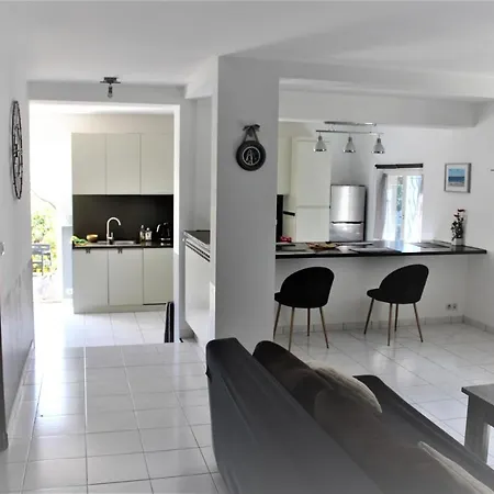 Rez De Avec Beau Jardin Et Belle Vue Holiday home