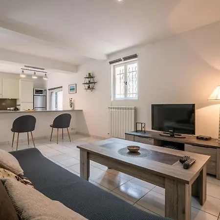 Rez De Avec Beau Jardin Et Belle Vue Holiday home Saint-Laurent-du-Var