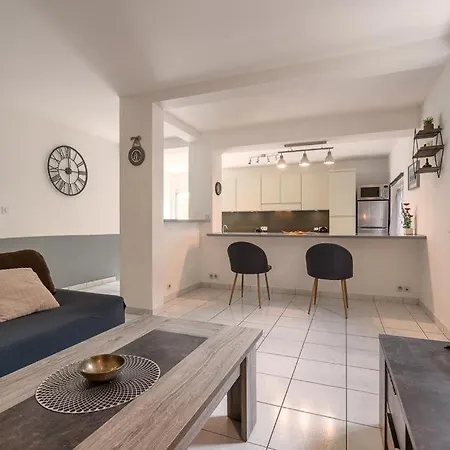 Vakantiehuis Rez De Avec Beau Jardin Et Belle Vue Saint-Laurent-du-Var