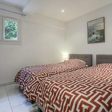 Vakantiehuis Rez De Avec Beau Jardin Et Belle Vue *