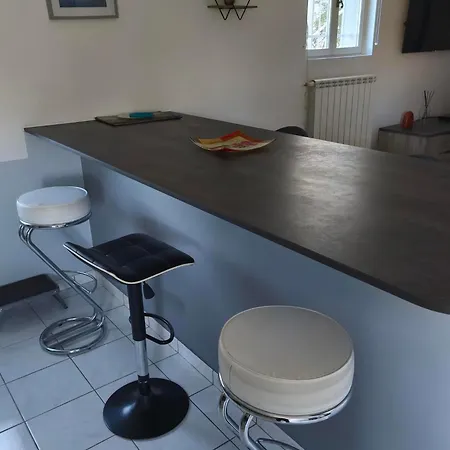 Vakantiehuis Rez De Avec Beau Jardin Et Belle Vue