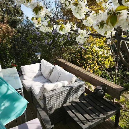 Rez De Avec Beau Jardin Et Belle Vue *