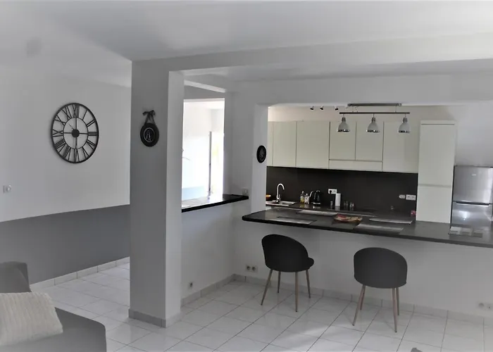 Rez De Avec Beau Jardin Et Belle Vue Saint-Laurent-du-Var