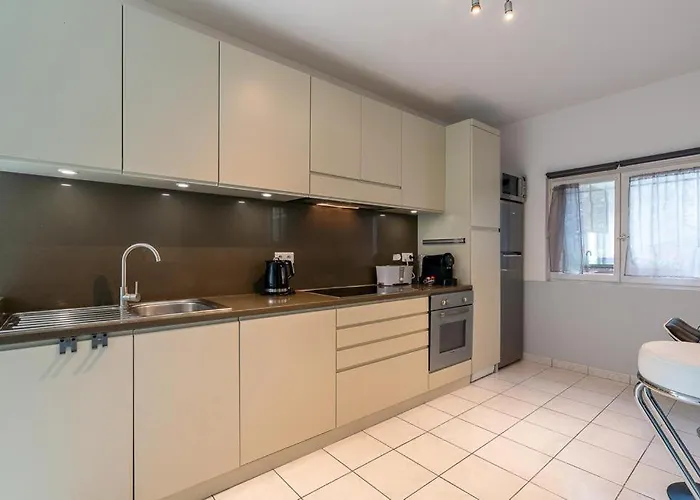 Rez De Avec Beau Jardin Et Belle Vue